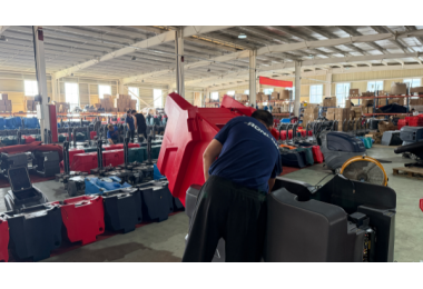 Overseas Clients Visit RONLON Floor Scrubber Factory
